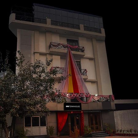 ホテル Super Townhouse The Royal Casa ガーズィヤーバード エクステリア 写真