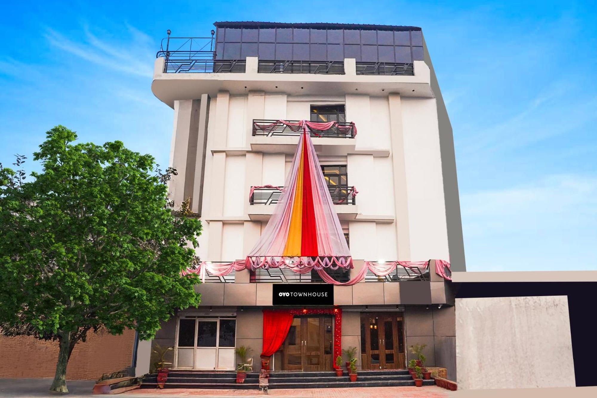 ホテル Super Townhouse The Royal Casa ガーズィヤーバード エクステリア 写真