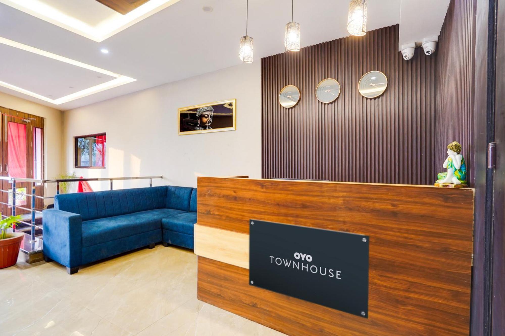 ホテル Super Townhouse The Royal Casa ガーズィヤーバード エクステリア 写真