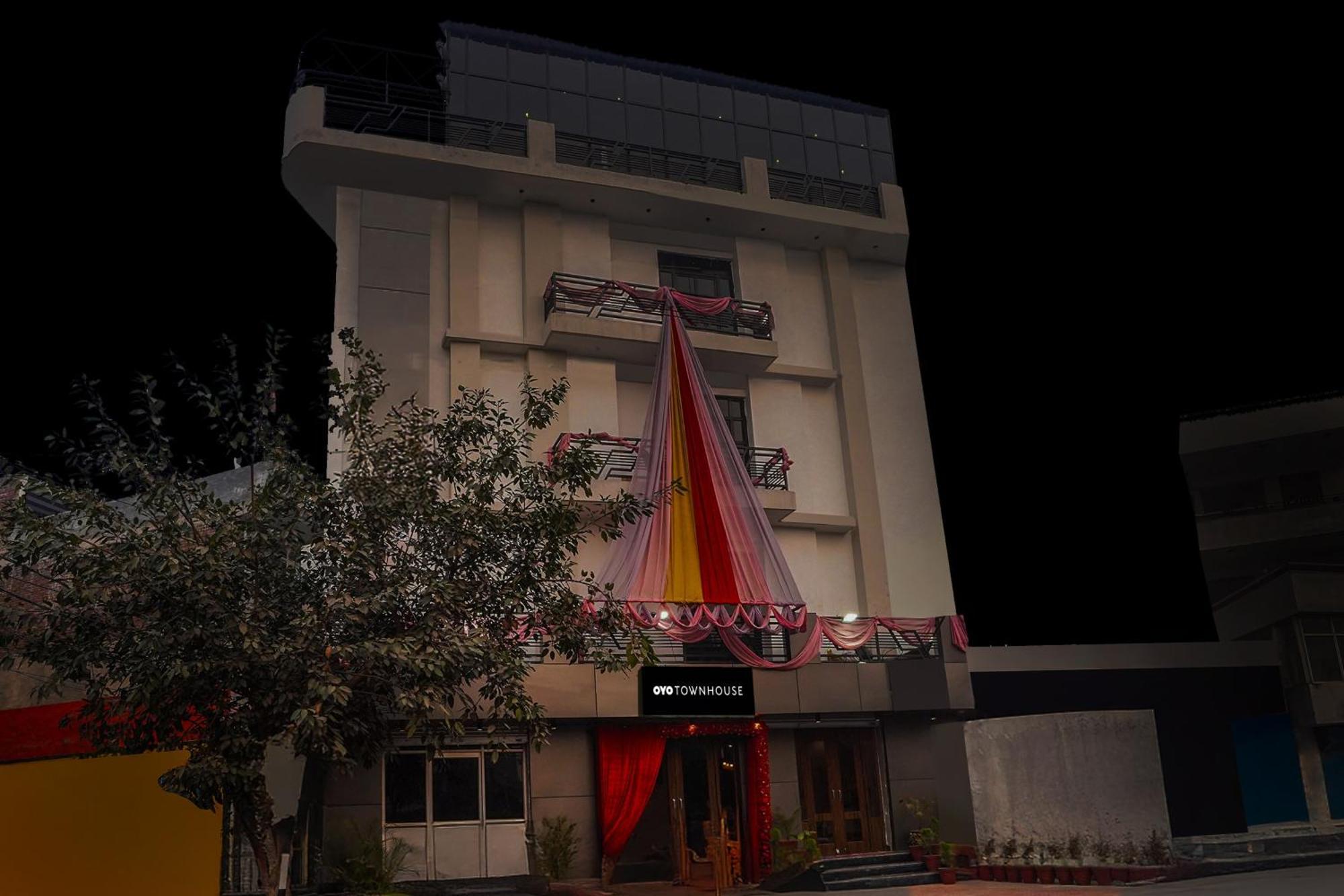 ホテル Super Townhouse The Royal Casa ガーズィヤーバード エクステリア 写真