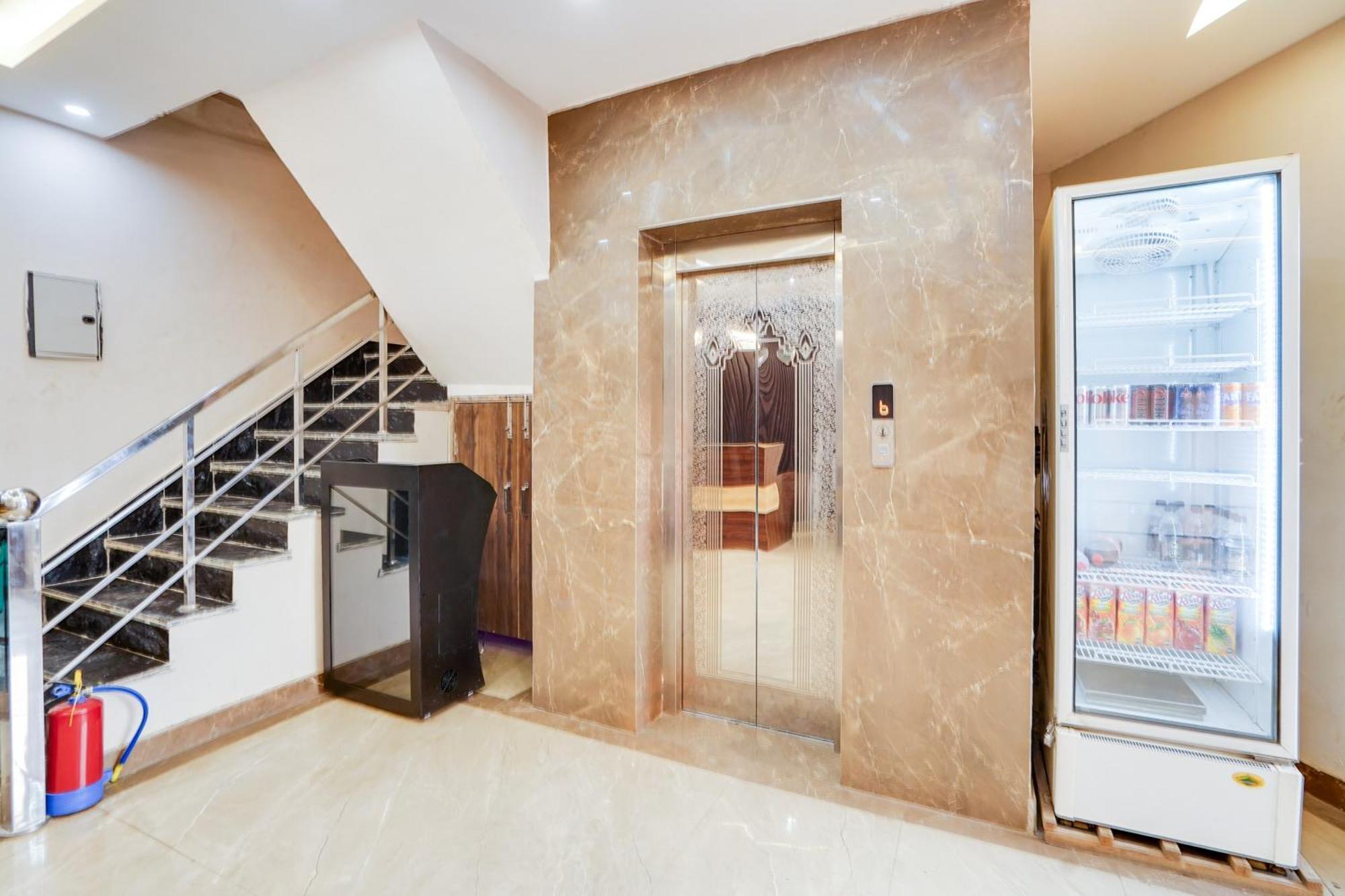 ホテル Super Townhouse The Royal Casa ガーズィヤーバード エクステリア 写真
